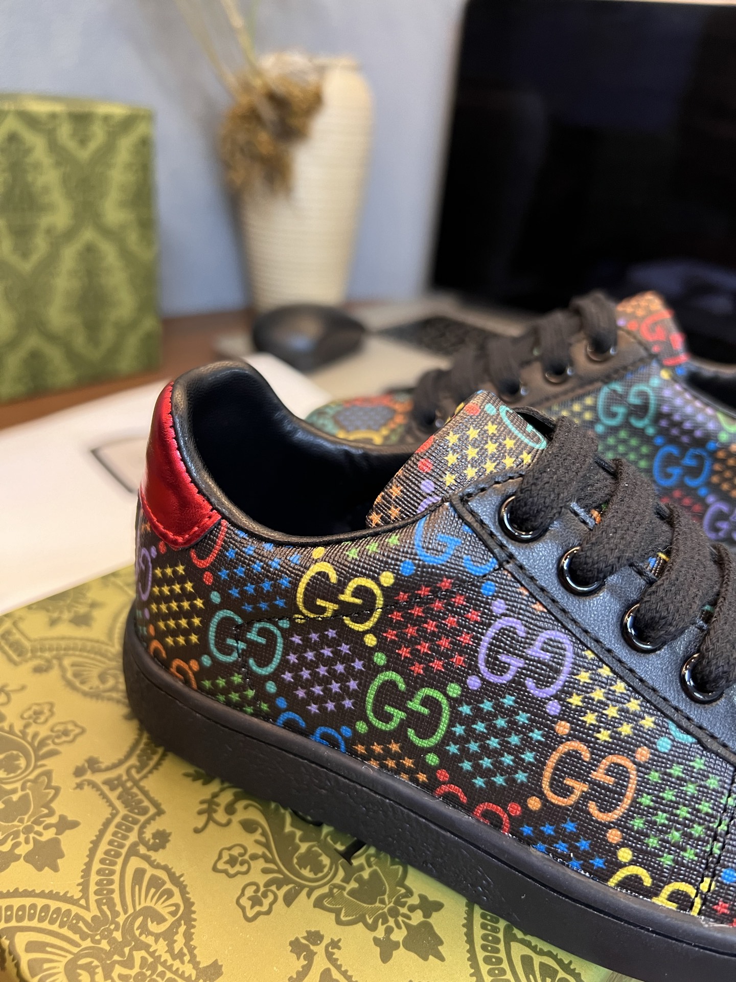 Children's shoes child